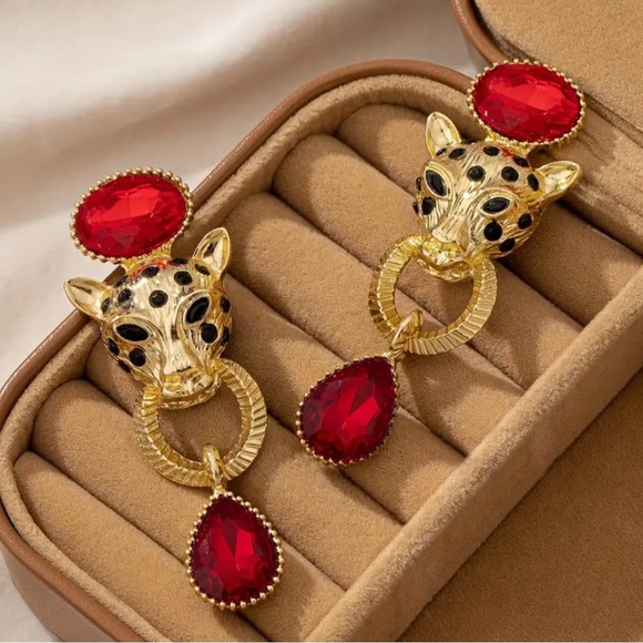 ✨Anthropologie Pardus Gold & Red Leopard Earrings - Picture 4 of 4